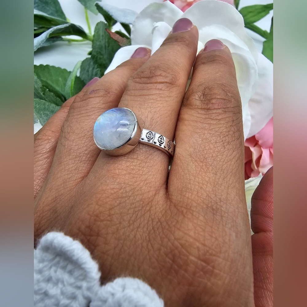 🥰 MOON DELIGHT RING - Picture 3 of 8